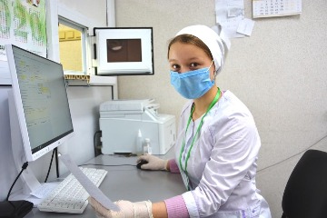 студенты-волонтеры_в полик